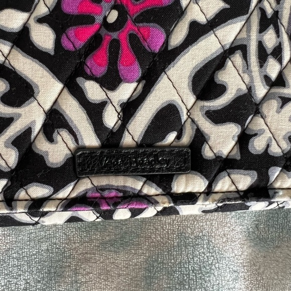 Vera Bradley RFID 3 in1 Crossbody Scroll Medallion Wristlet Mini Handbag MSRP$75 - Picture 5 of 7